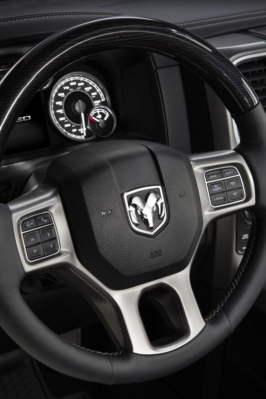 Панель приборов Dodge Ram 1500 Laramie Limited Crew Cab 2015 года  (фото 37 из 46)